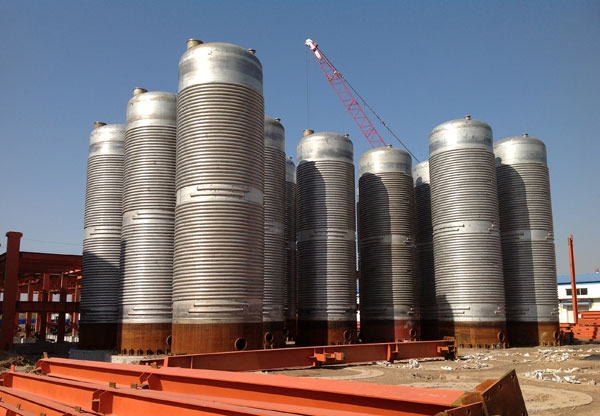 内蒙健隆生化发酵罐施工现场